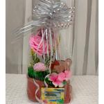 Regalo para mamá con flores artificiales y osito