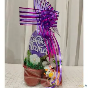 Regalo decorativo para el Día de las Madres con mensaje "Te Amo Mamá" y detalles florales