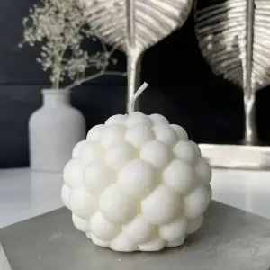 Vela con forma de burbujas.